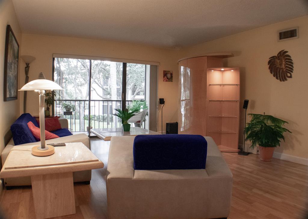 CHARTER CLUB OF PALM BEACH COND DECL FILED 2-5-86 - Residential