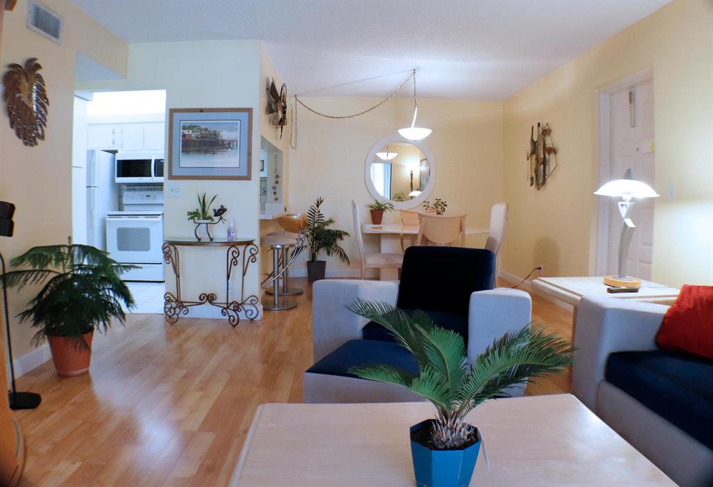 CHARTER CLUB OF PALM BEACH COND DECL FILED 2-5-86 - Residential