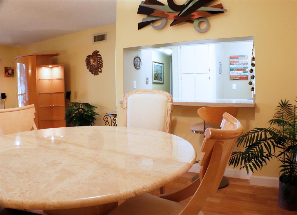 CHARTER CLUB OF PALM BEACH COND DECL FILED 2-5-86 - Residential