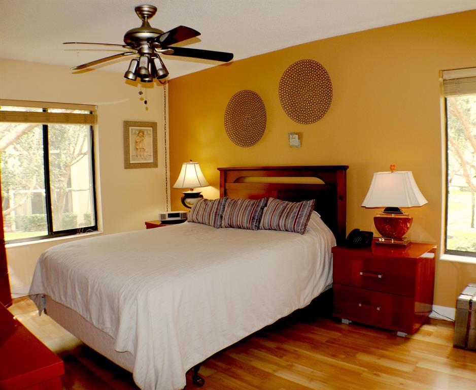 CHARTER CLUB OF PALM BEACH COND DECL FILED 2-5-86 - Residential