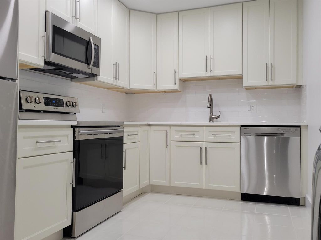 Photo of 733 SE 1st Way #303, Deerfield Beach, FL 33441 (MLS # R11125796)