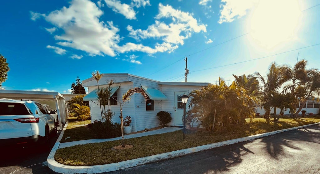Photo of 11000 SE FEDERAL Highway #lot 20, Hobe Sound, FL 33455 (MLS # B26075452)