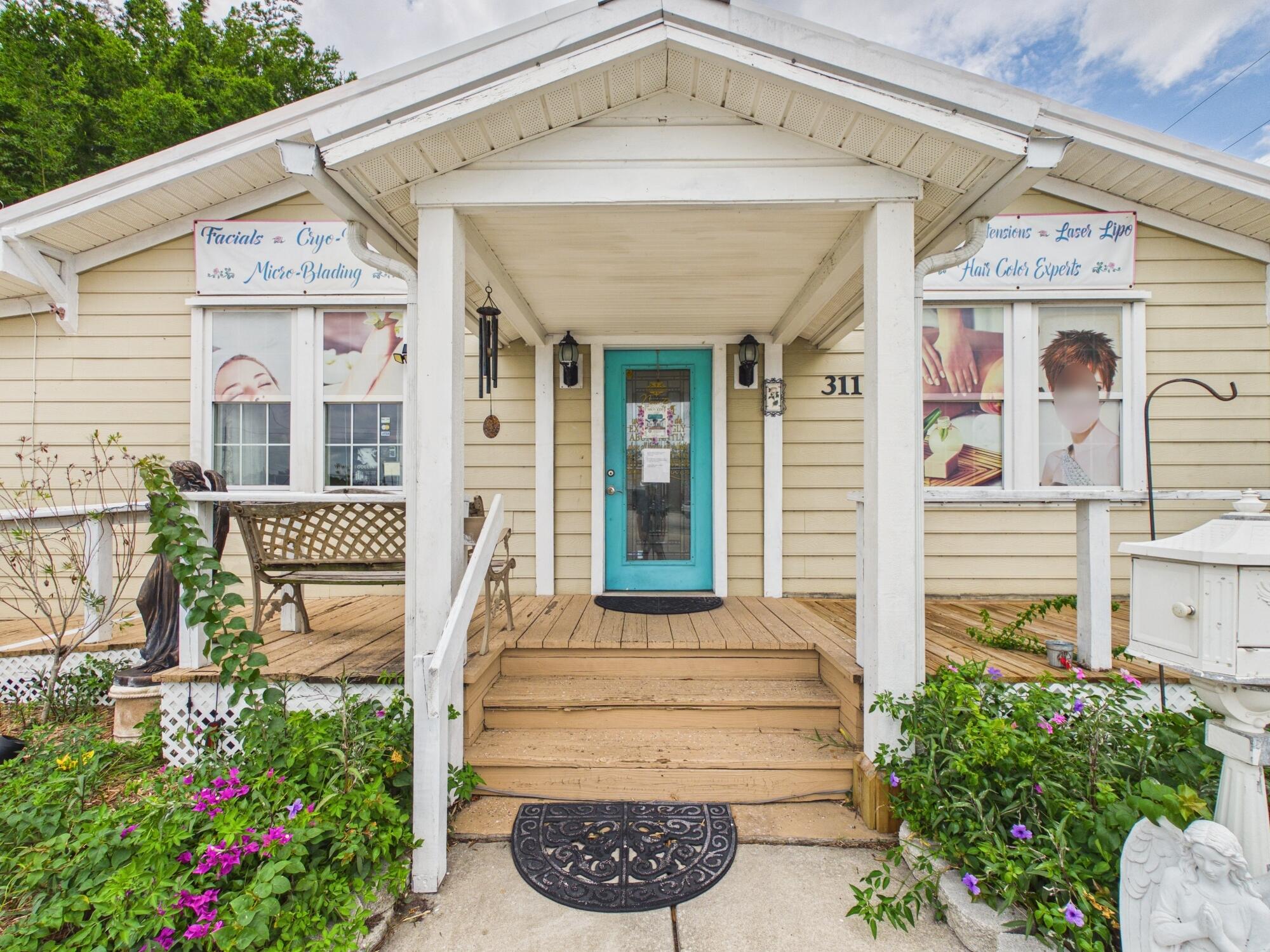 311 NE 2ND Street
