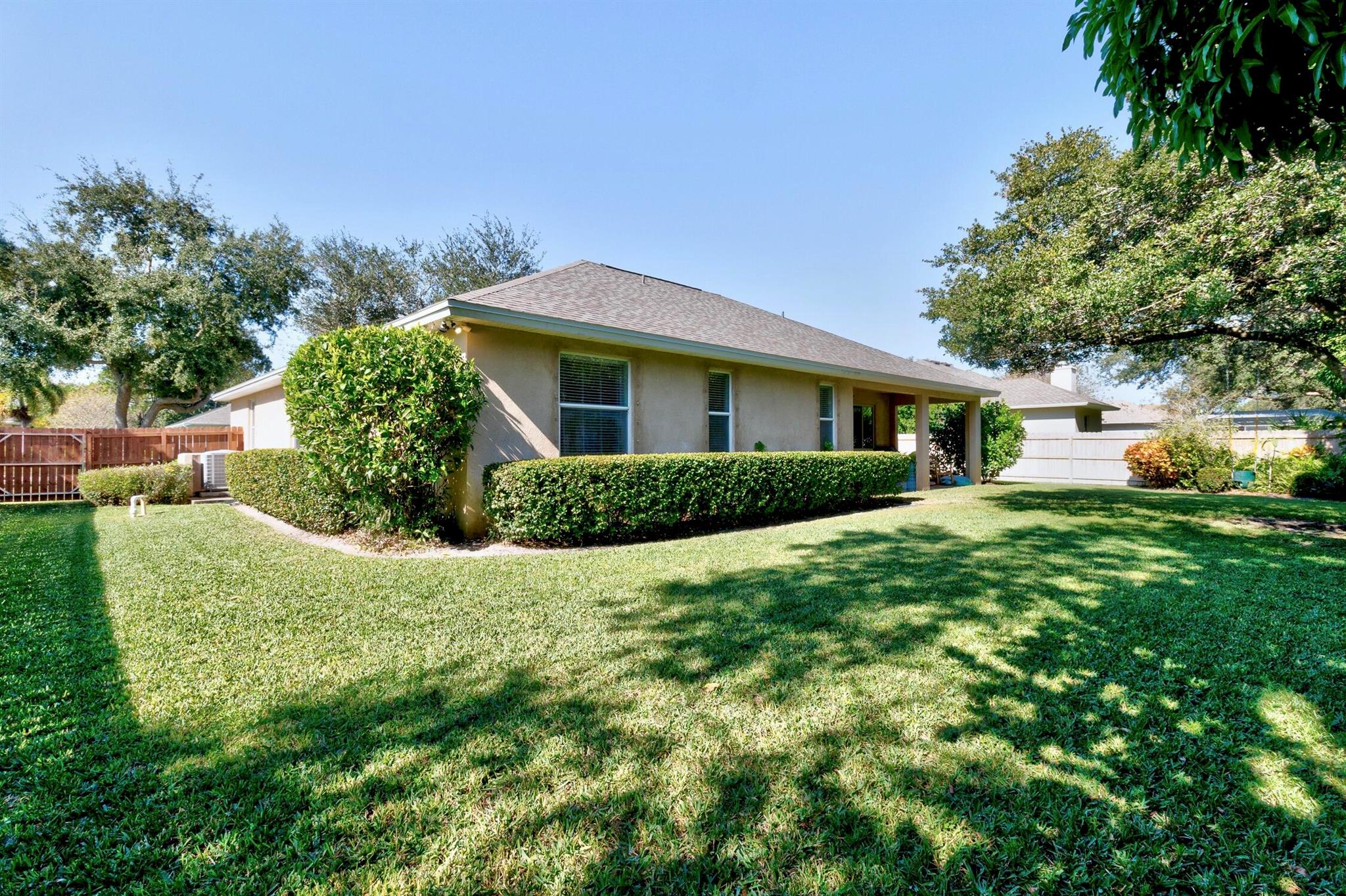 CRYSTAL FALLS OF VERO - Residential