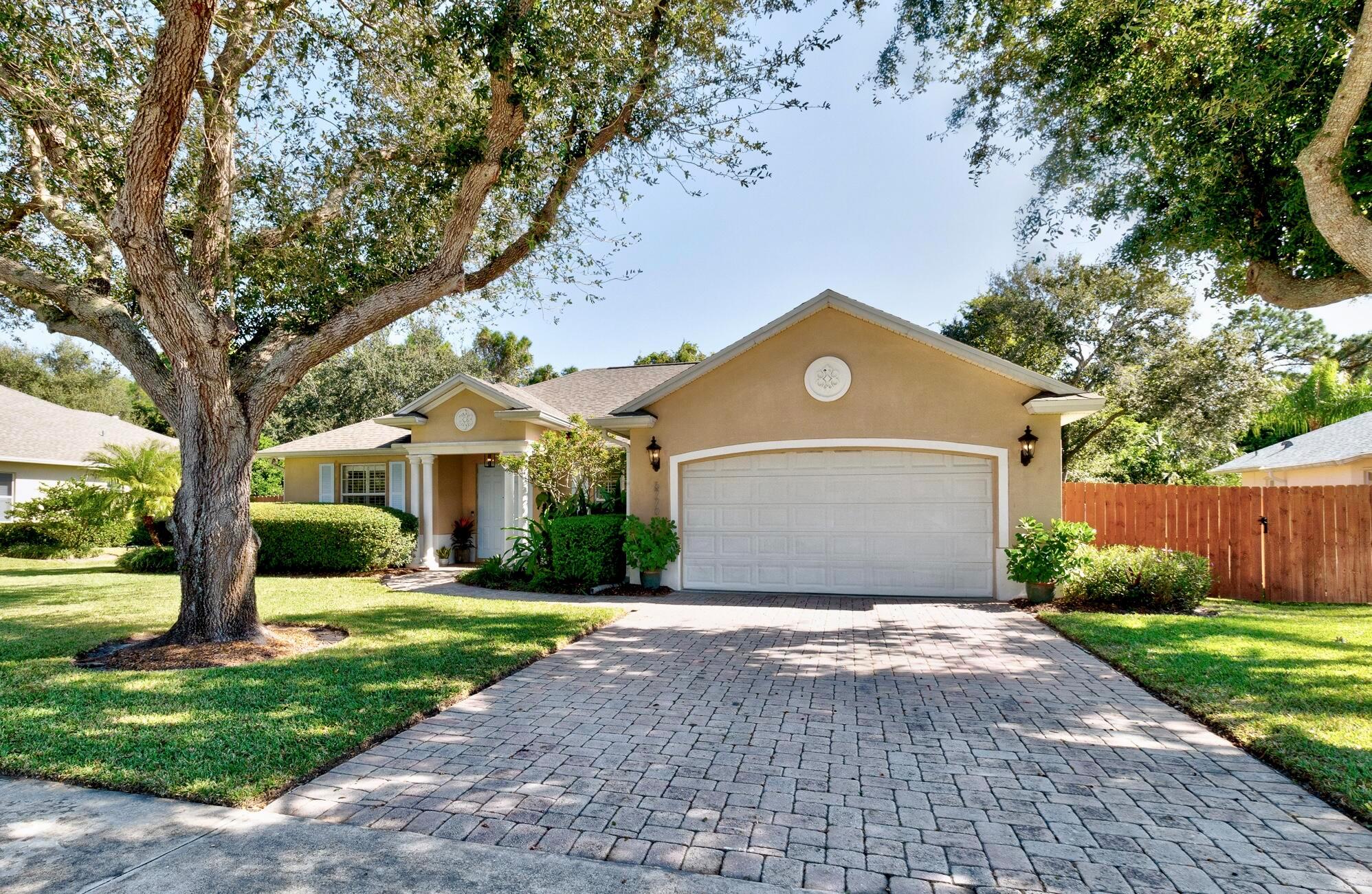 CRYSTAL FALLS OF VERO - Residential