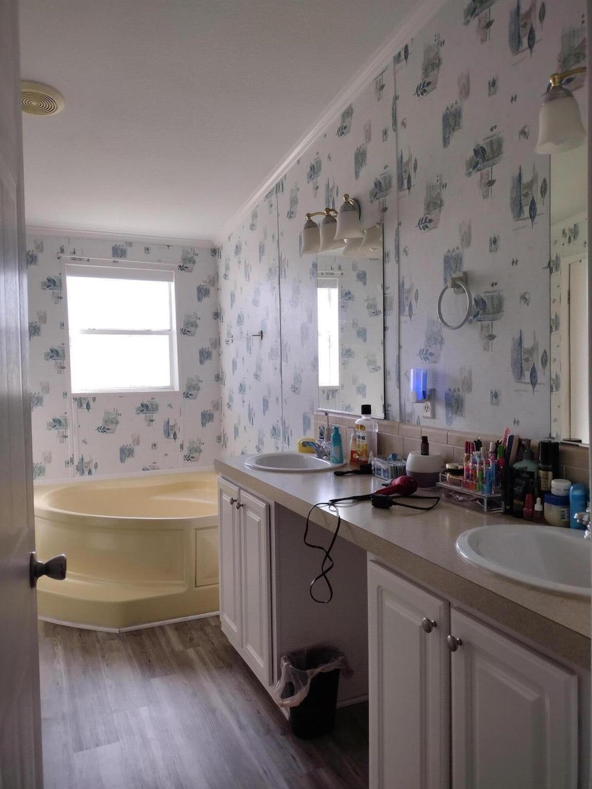 Spanish Lakes Riverfront - Residential