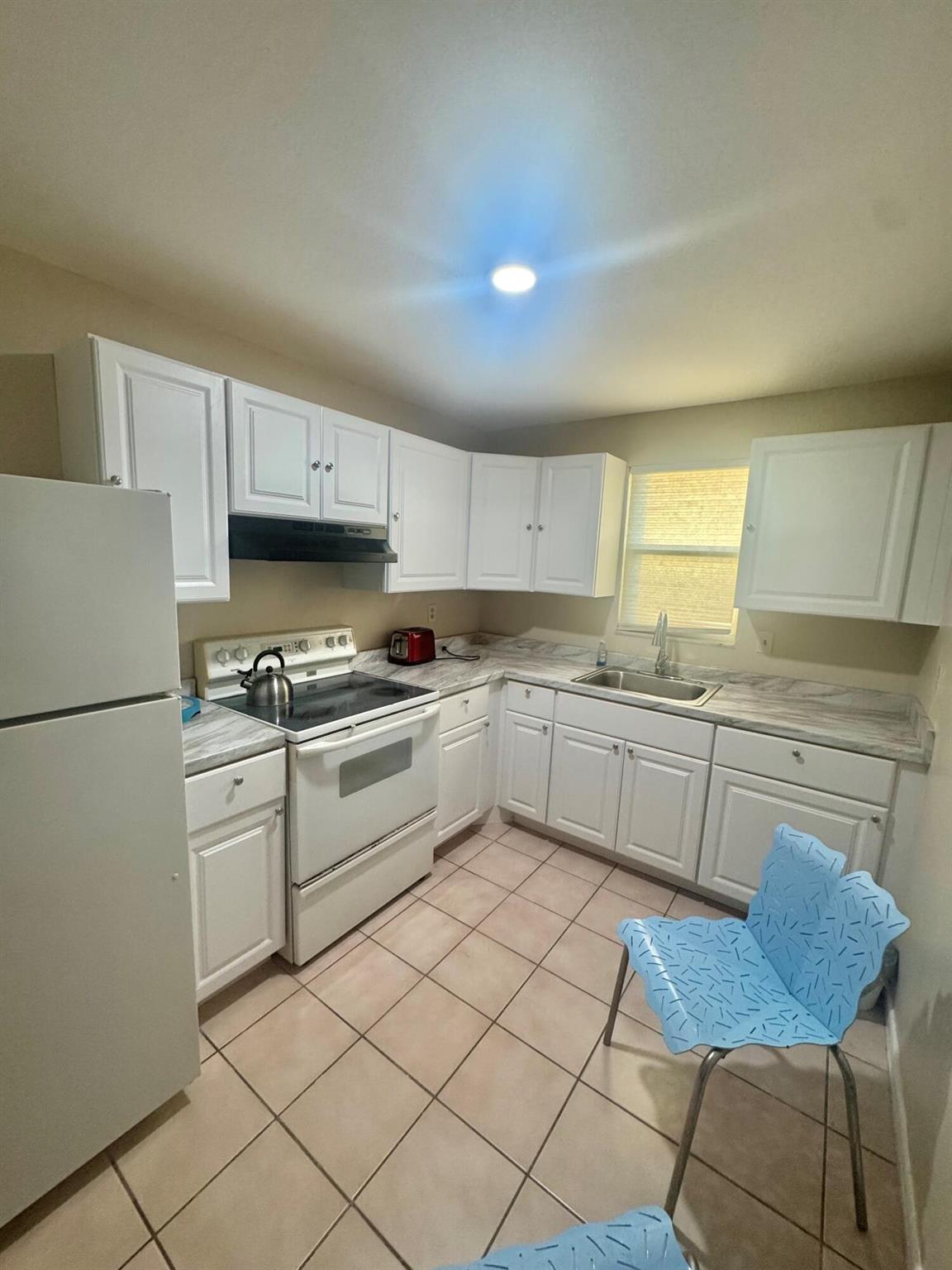 LAKESIDE VILLAGE CONDO 2 - Residential Lease