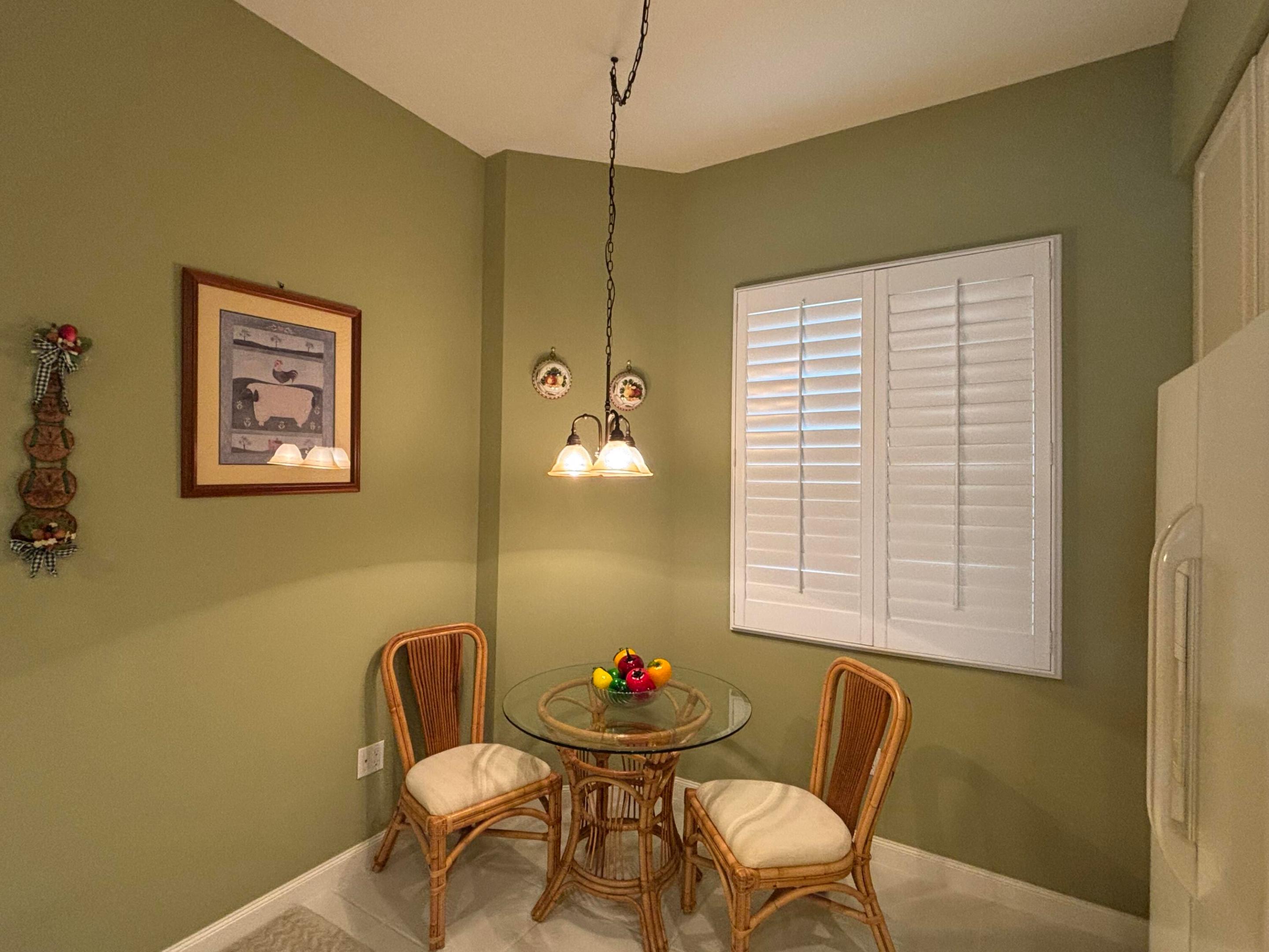 12 Harbour Isle Drive W 204