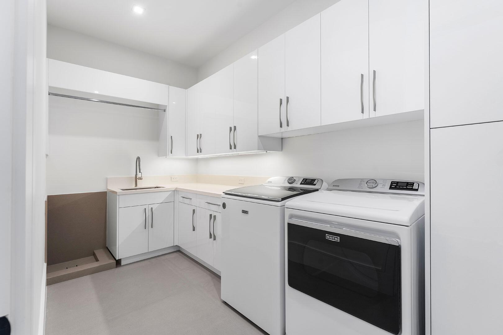 ROYAL PALM YACHT & COUNTR - Residential