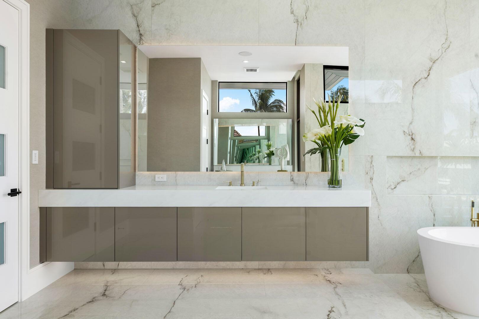 ROYAL PALM YACHT & COUNTR - Residential