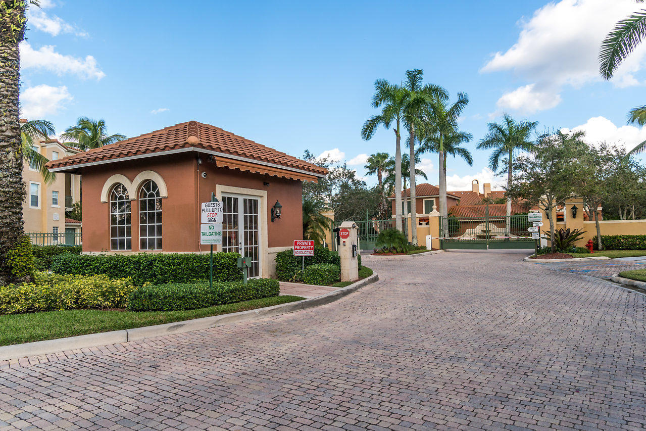 ST ANDREWS AT POLO CLUB CONDO - Residential Lease