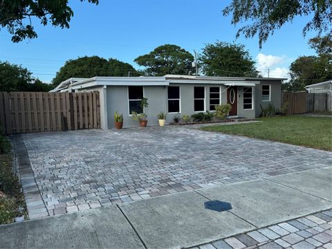 Single Family Residence in Pompano Beach FL 1999 53RD CT Ct 2.jpg