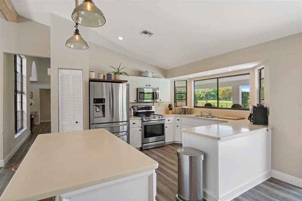 GREENVIEW SHORES 2 OF WEL - Residential