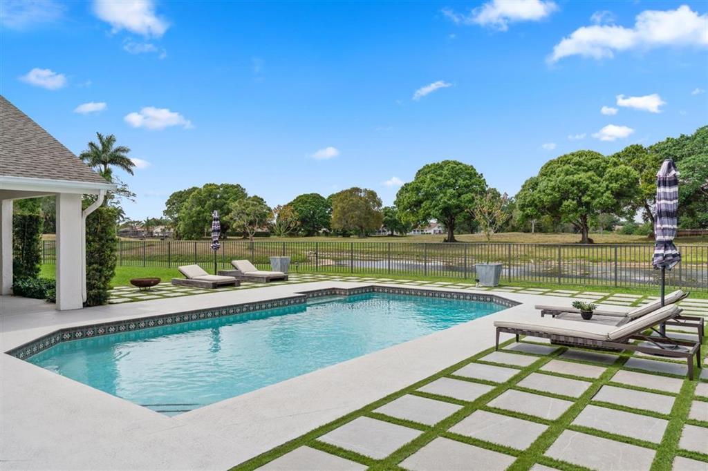 GREENVIEW SHORES 2 OF WEL - Residential