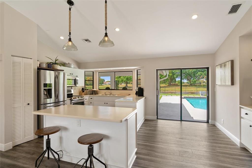 GREENVIEW SHORES 2 OF WEL - Residential