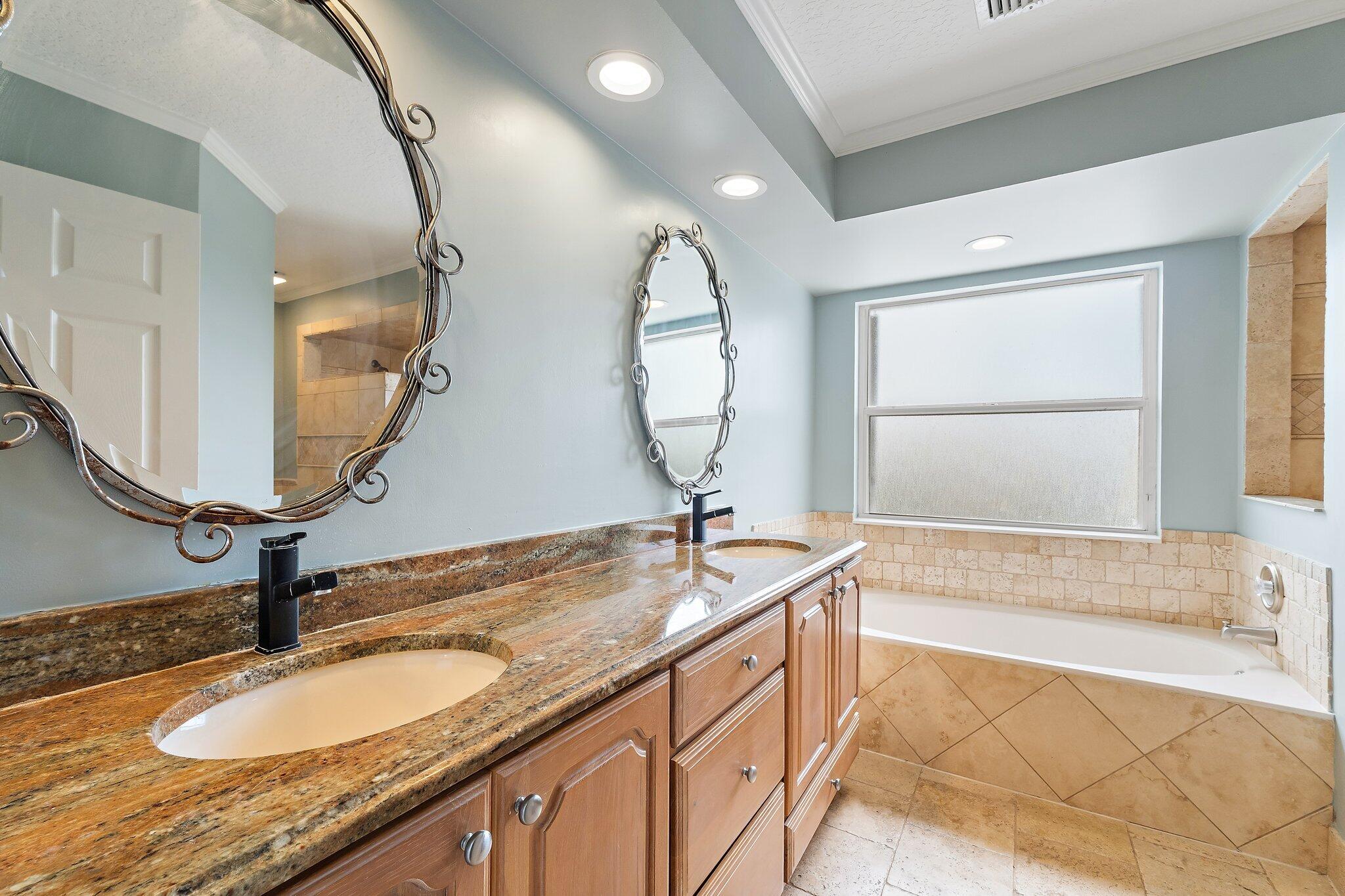SIENA OAKS - Residential