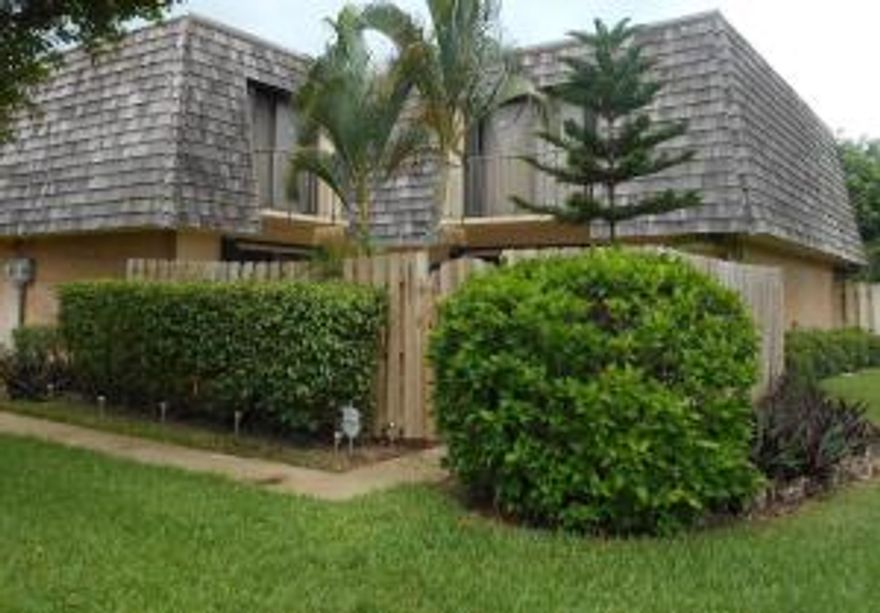 Beautiful upgraded unit! Low HOA and low taxes a plus! 2 pets allowed up to 40 pounds, plenty of room for entertaining!