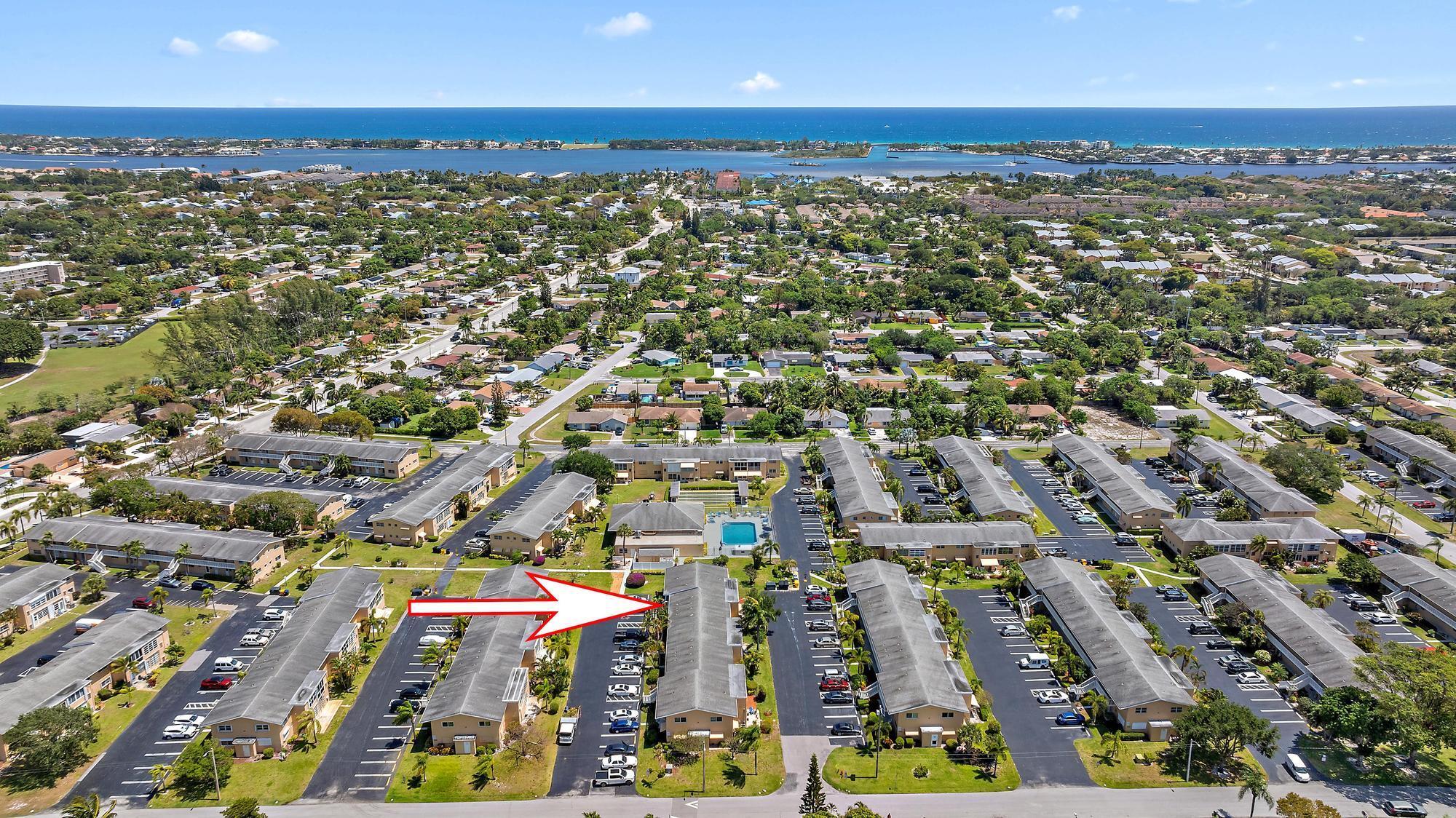 VILLAGE ROYALE CONDO 7 - Residential