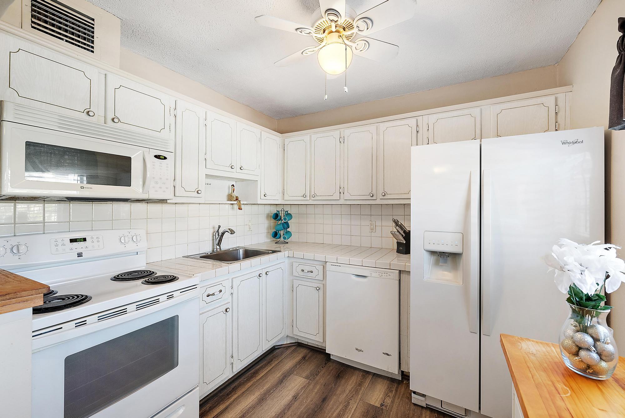 VILLAGE ROYALE CONDO 7 - Residential