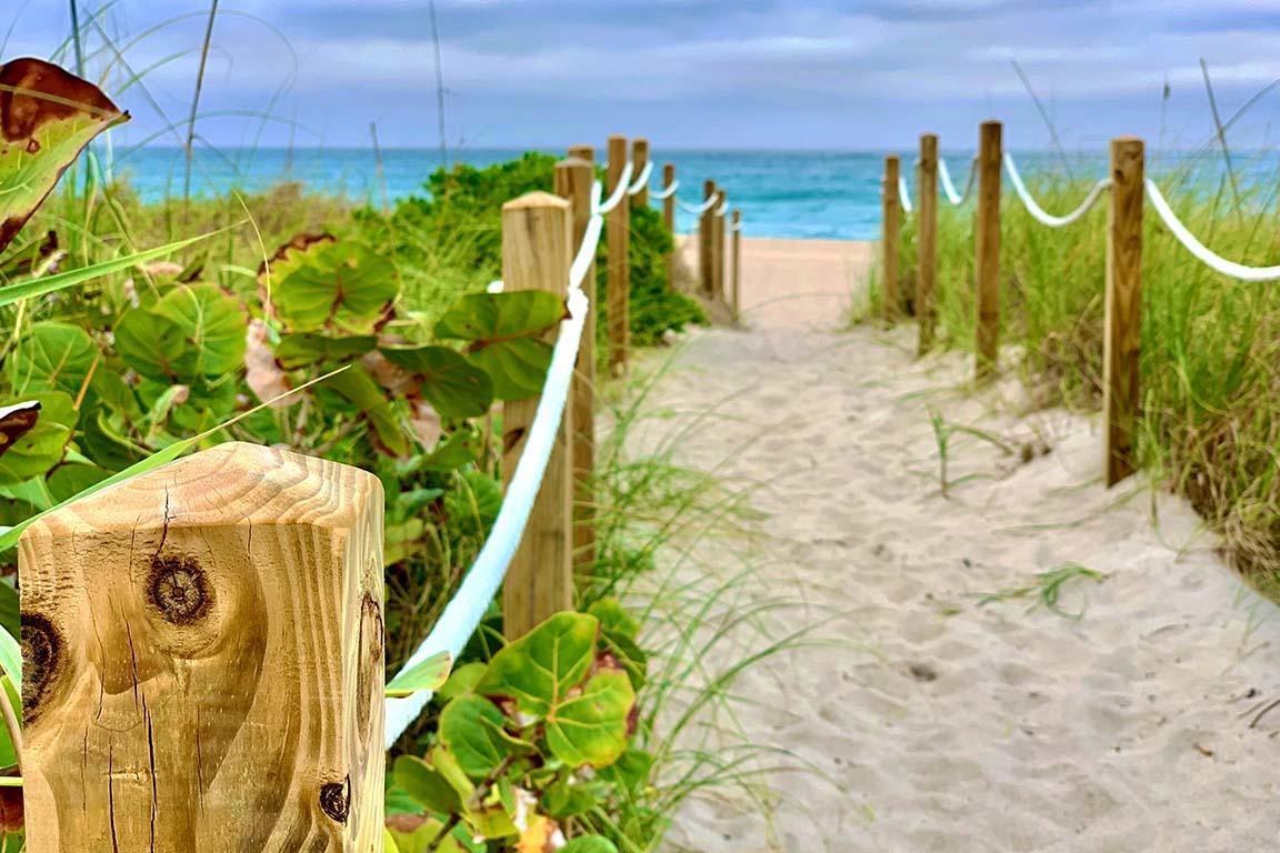 VILLAGE ROYALE CONDO 7 - Residential