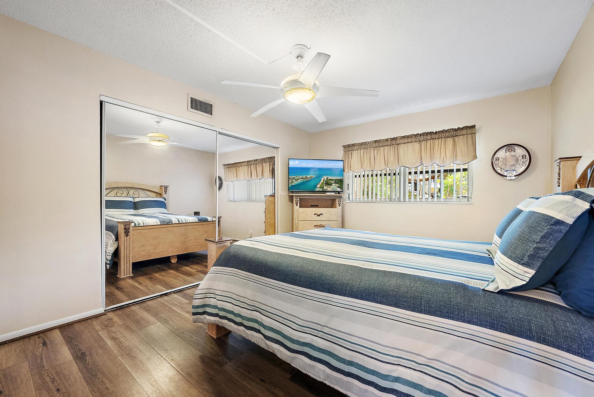 VILLAGE ROYALE CONDO 7 - Residential