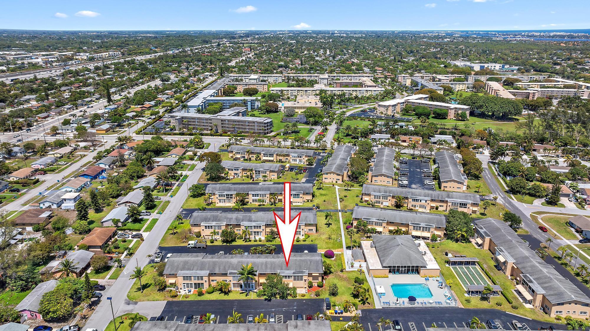 VILLAGE ROYALE CONDO 7 - Residential