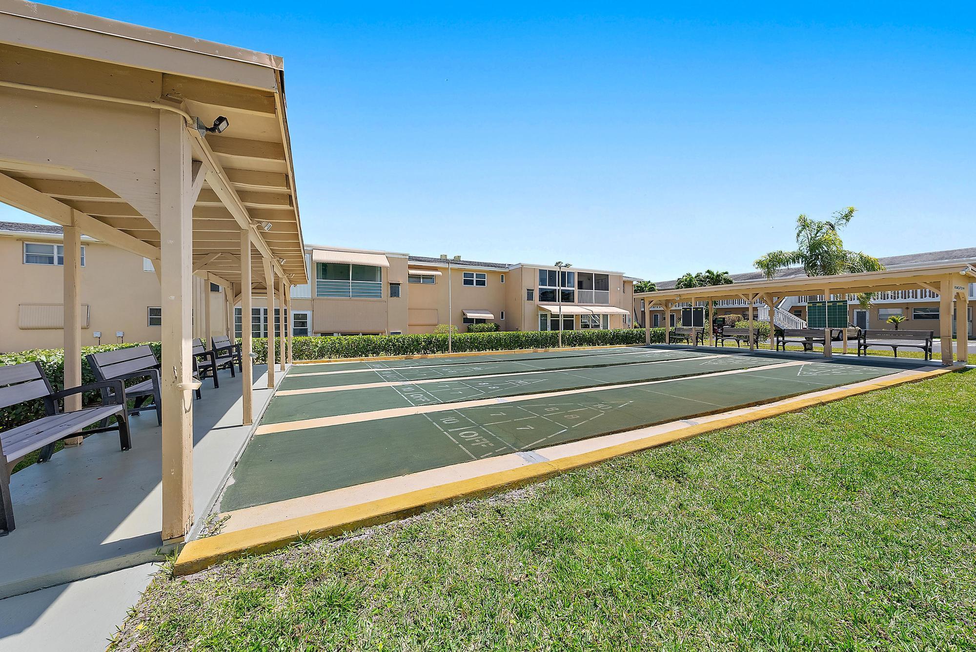 VILLAGE ROYALE CONDO 7 - Residential