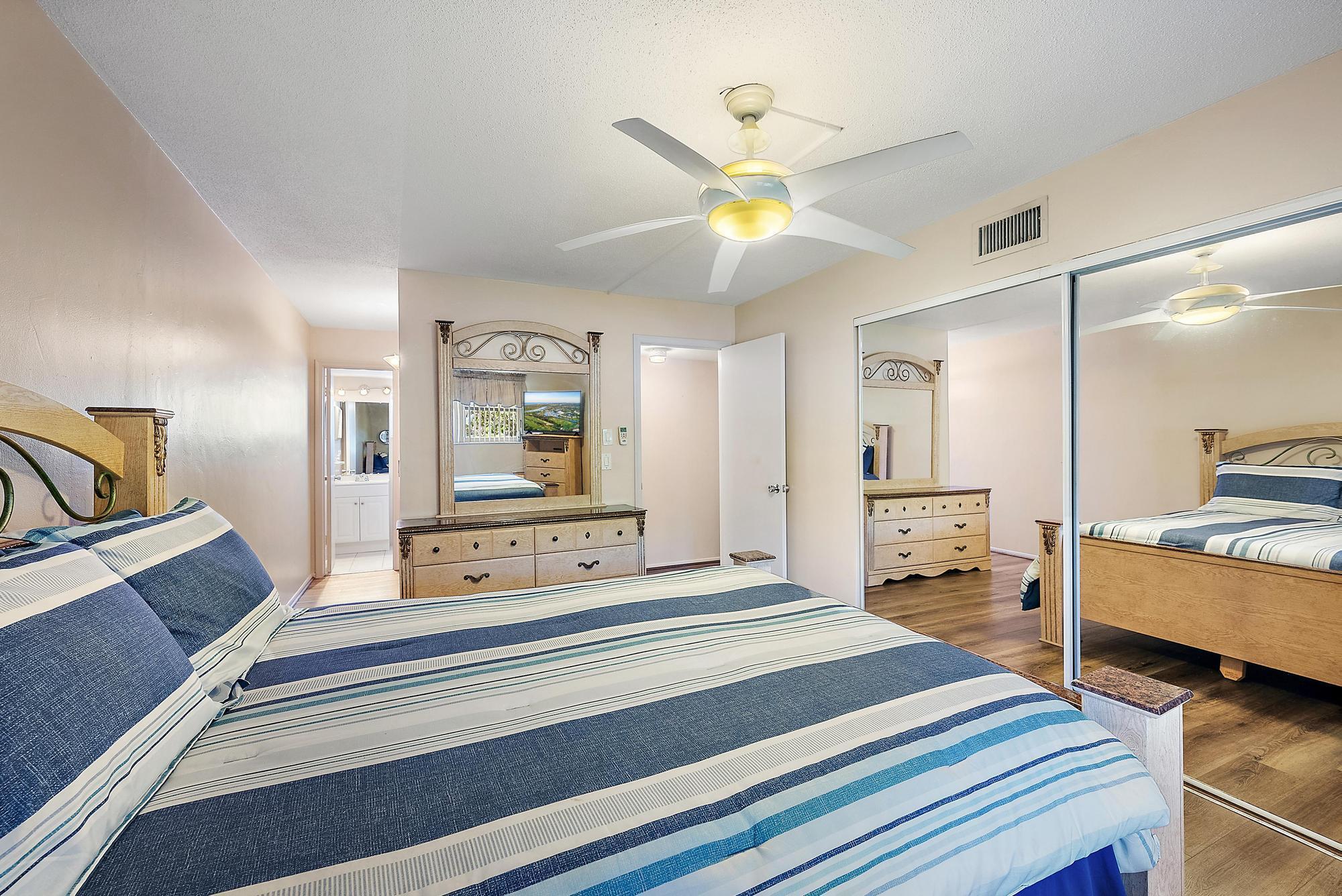 VILLAGE ROYALE CONDO 7 - Residential