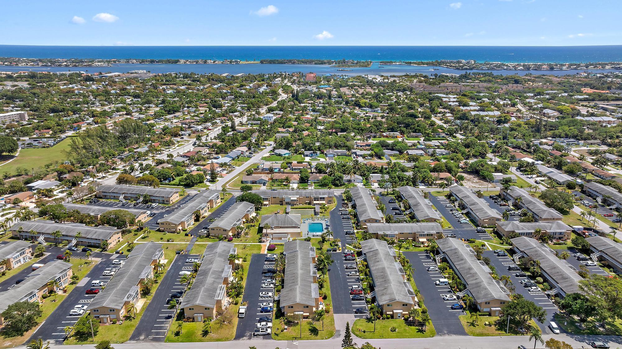 VILLAGE ROYALE CONDO 7 - Residential