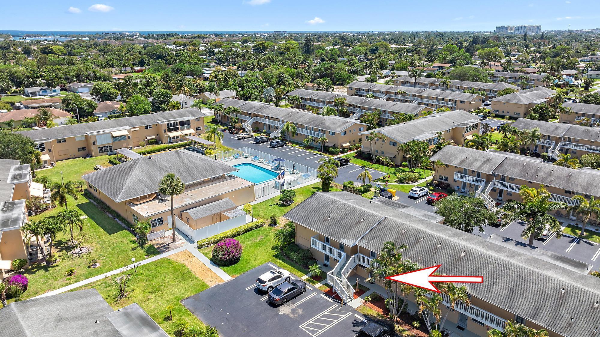 VILLAGE ROYALE CONDO 7 - Residential