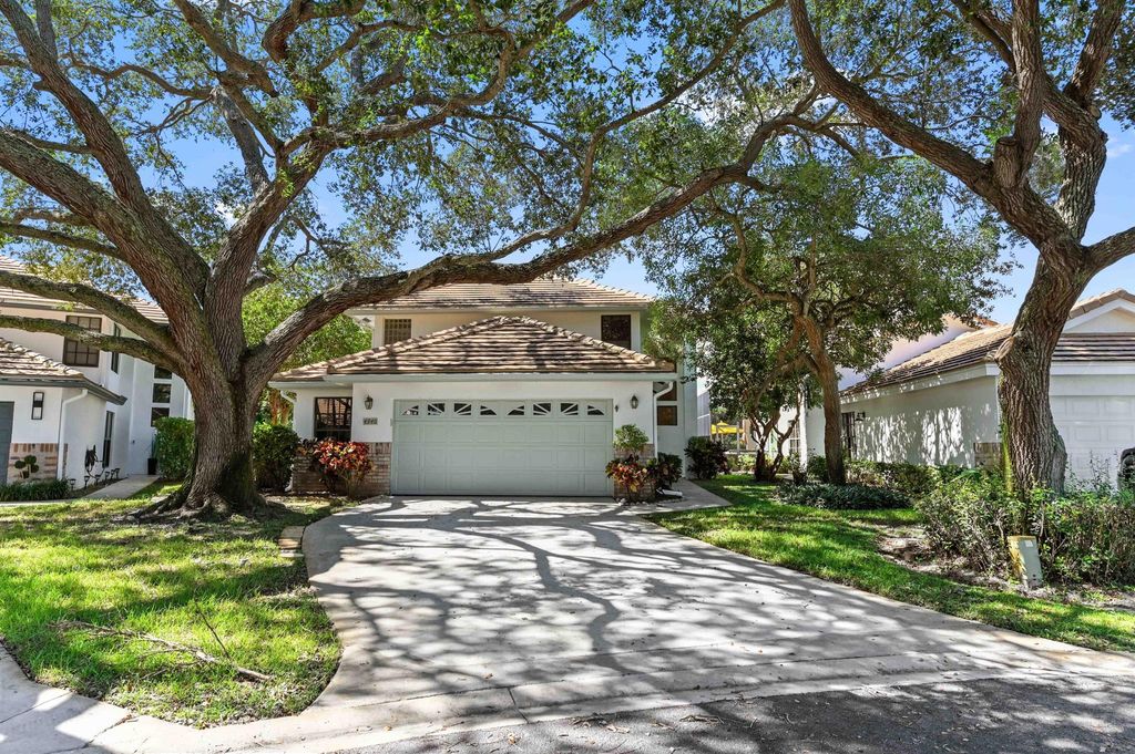 Photo of 4940 Sherwood Forest Drive, Delray Beach, FL 33445 (MLS # R11132388)
