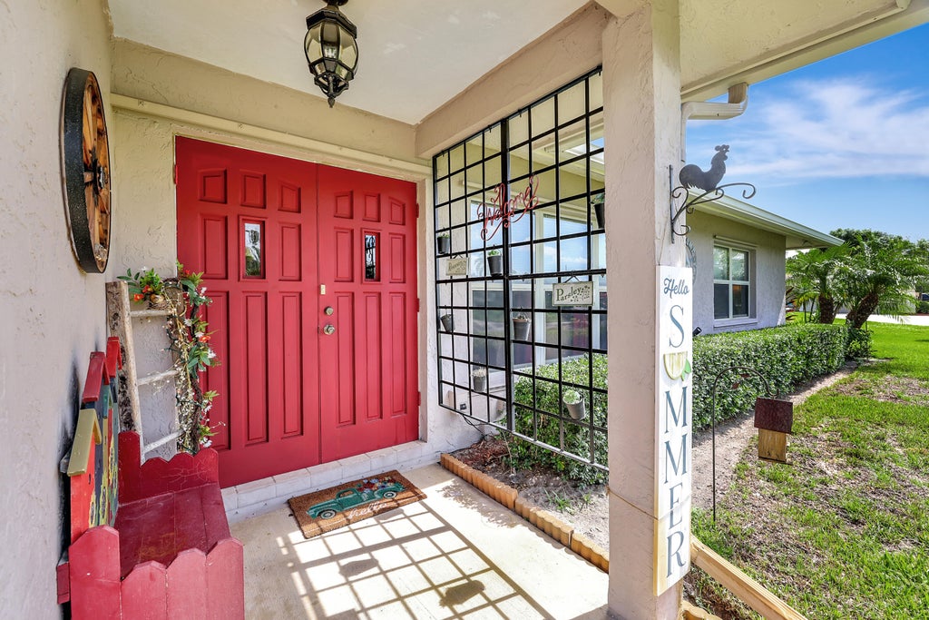 Photo of 2033 SE Allamanda Drive, Port Saint Lucie, FL 34952 (MLS # R11016449)