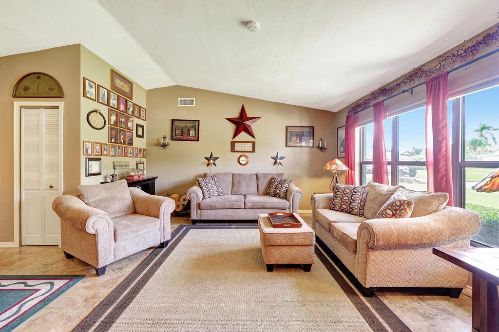 Photo of 2033 SE Allamanda Drive, Port Saint Lucie, FL 34952 (MLS # R11016449)