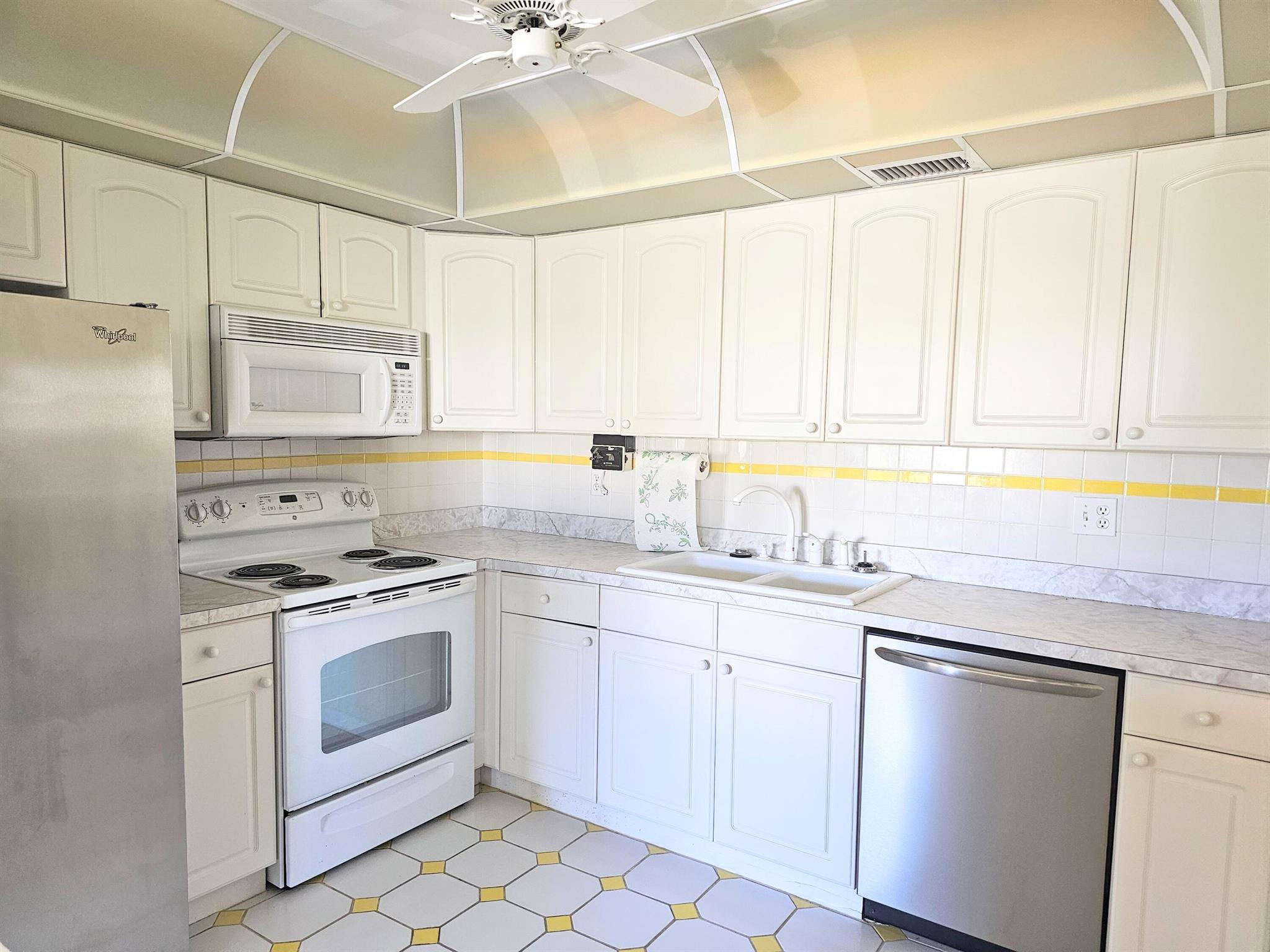 1800 SE Saint Lucie Boulevard 7-207, Stuart, FL, 34996/$130,000 1 1800 SE Saint Lucie Boulevard 7-207