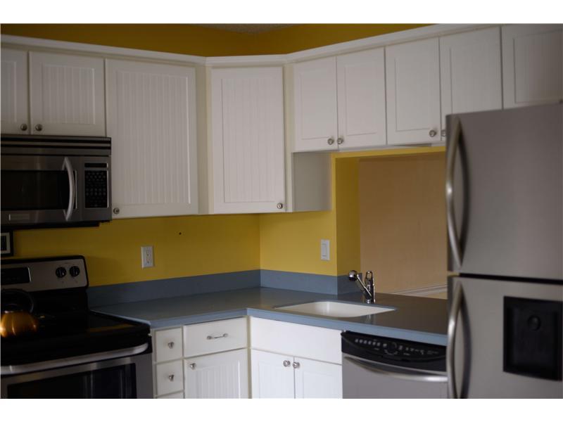 GOLDEN RAINTREE V - Residential