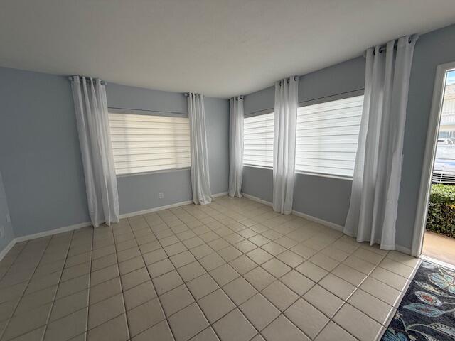 MURRY HILLS APT BLDG COND - Residential