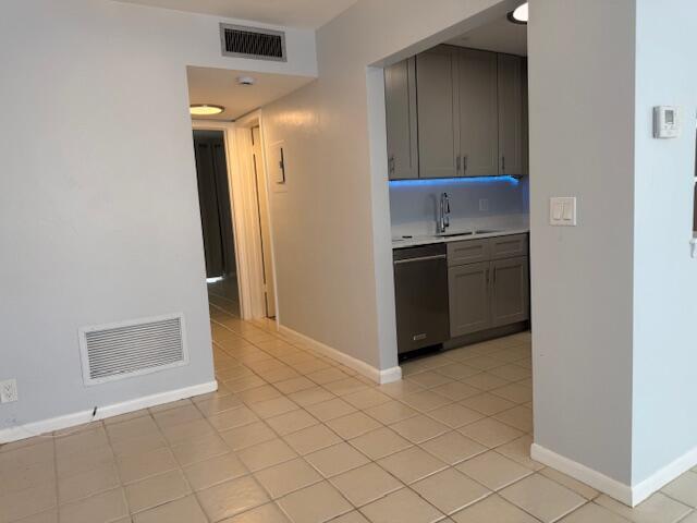 MURRY HILLS APT BLDG COND - Residential