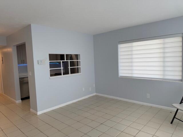 MURRY HILLS APT BLDG COND - Residential