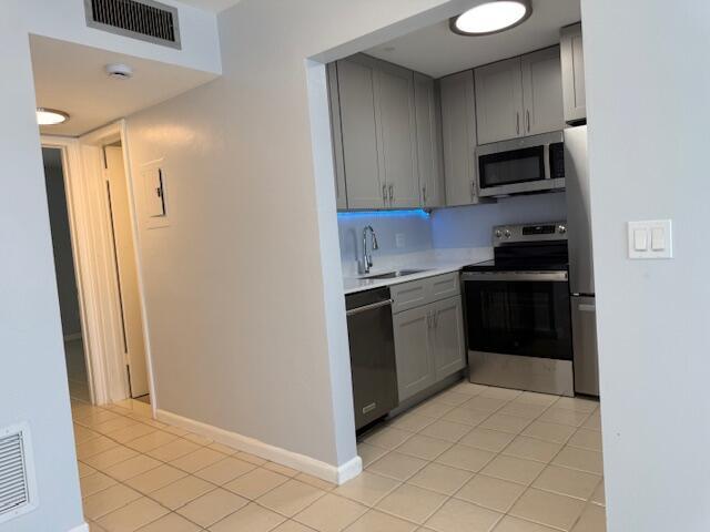 MURRY HILLS APT BLDG COND - Residential