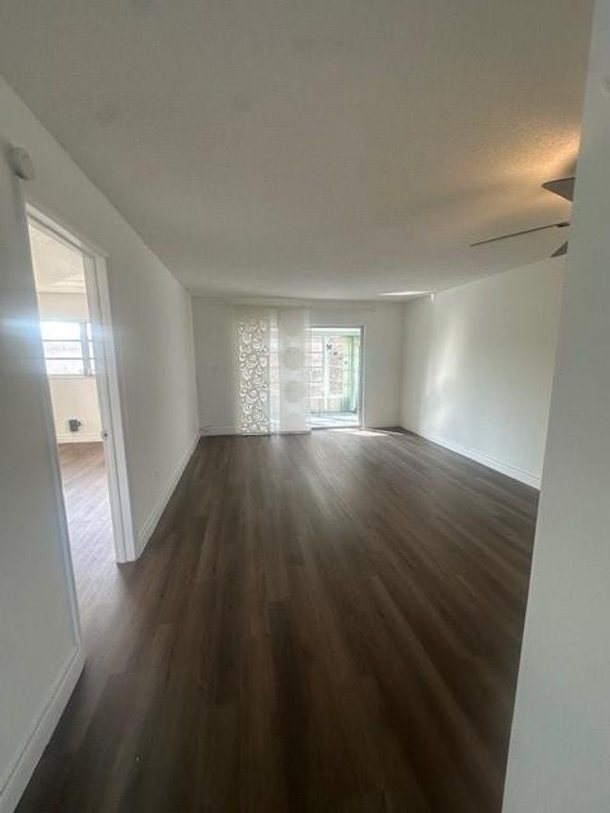 1 BEDROOM, 1 BATHROOM CONDO IN THE QUIET 55+ BERMUDA CLUB COMMUNITY. UPDATED KITCHEN AND BATH. CLUBHOUSE, POOLS, TENNIS COURTS, PUTTING GREEN AND MORE AMENITIES FOR FUN AND LEISURE. THIS COMMUNITY IS CLOSE TO HOSPITALS, SHOPPING, THE BEACHES, AND MANY RESTAURANTS. . REQUIRED is a 675 CREDIT SCORE and ANNUAL INCOME $30k. MAKE THIS YOUR NEW HOME.