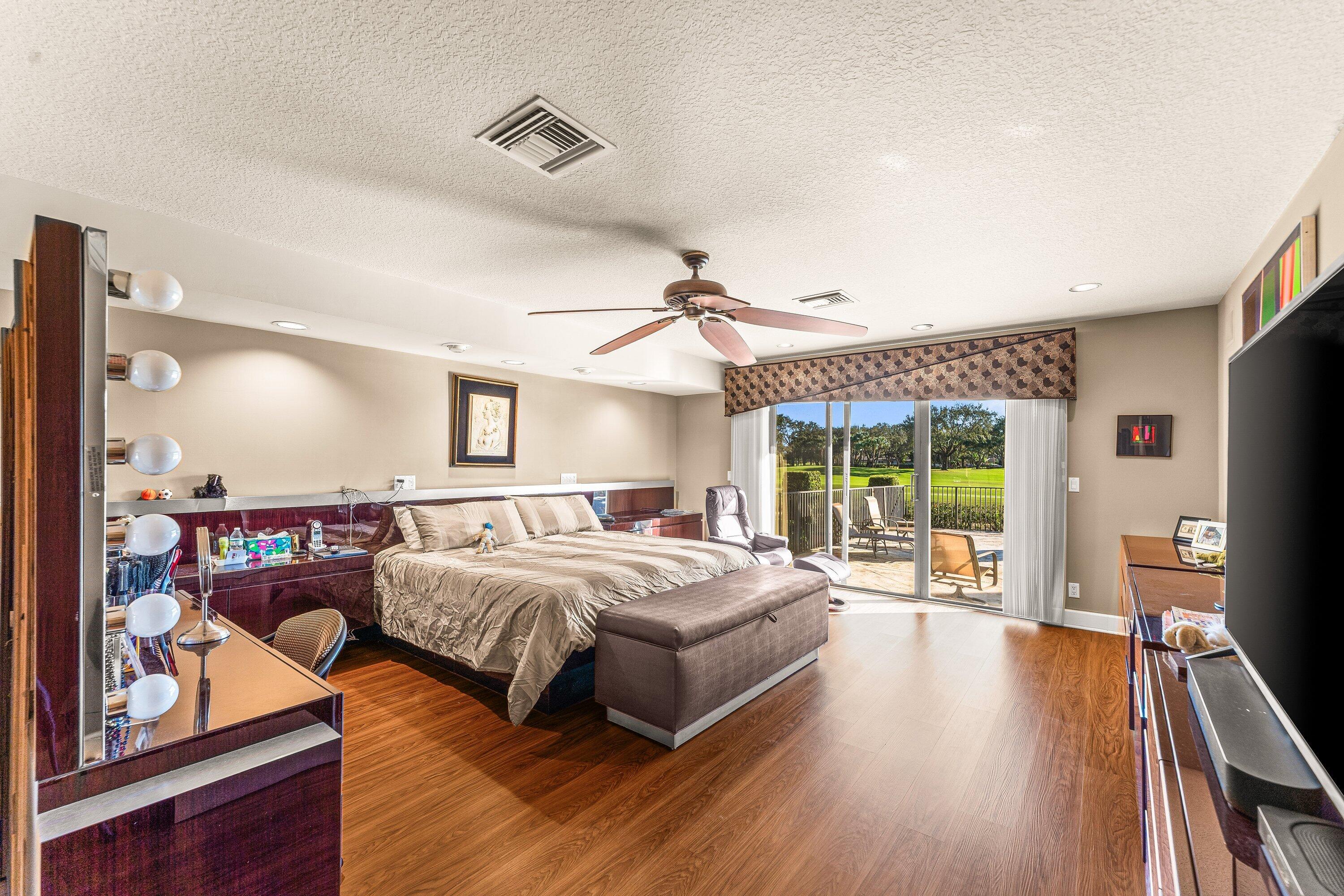 HAMPSHIRE AT HUNTERS RUN CONDO - Residential