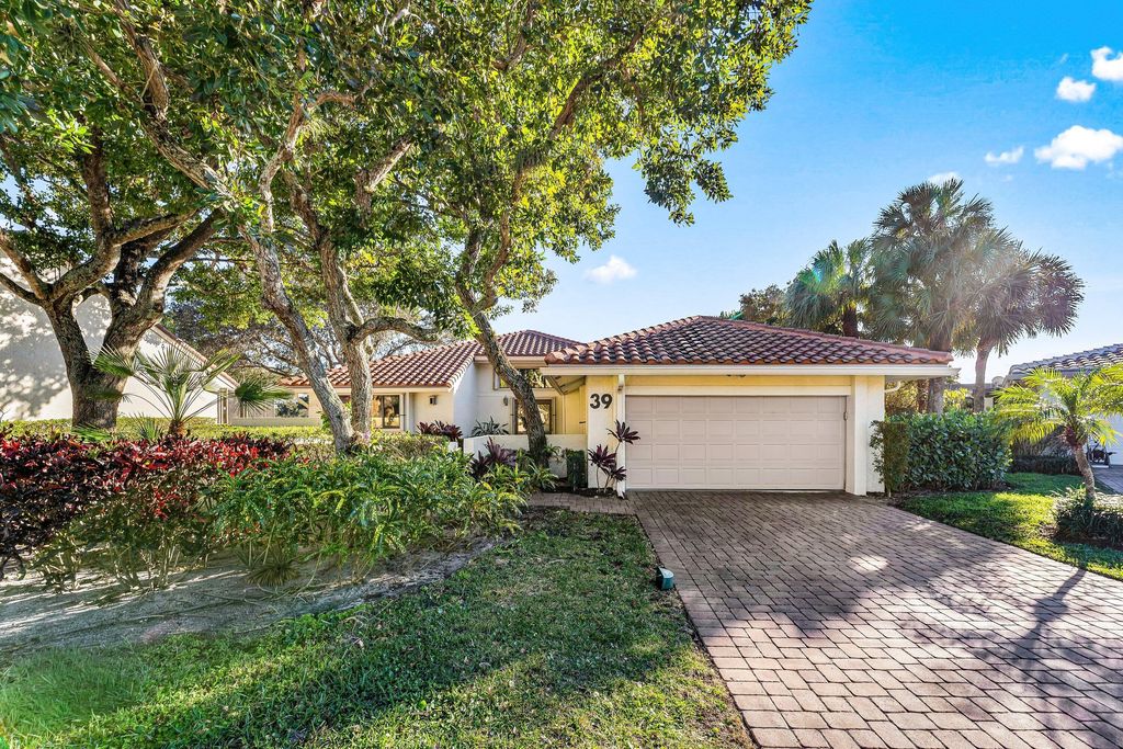 Photo of 39 Hampshire Lane, Boynton Beach, FL 33436 (MLS # R11162331)