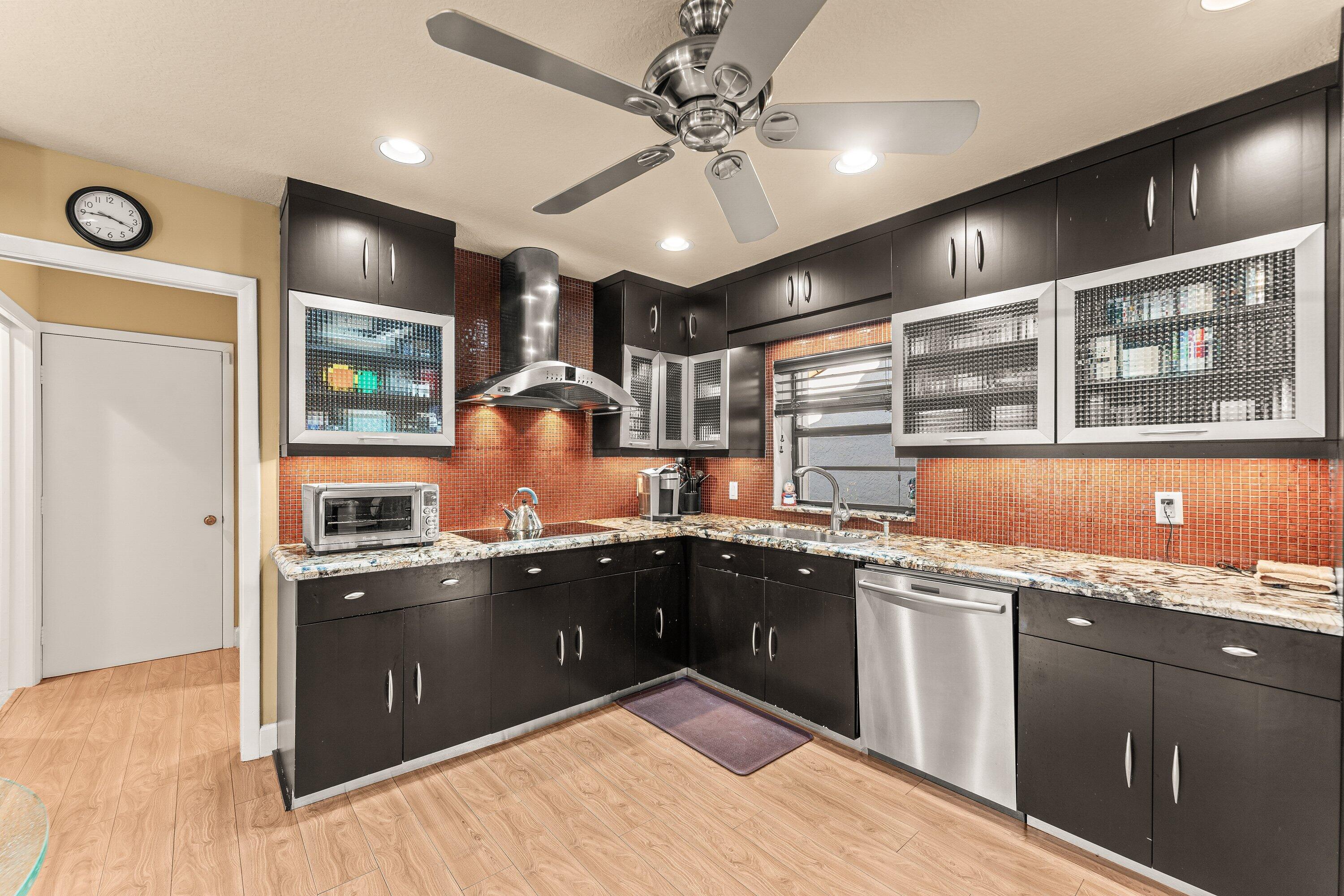 HAMPSHIRE AT HUNTERS RUN CONDO - Residential