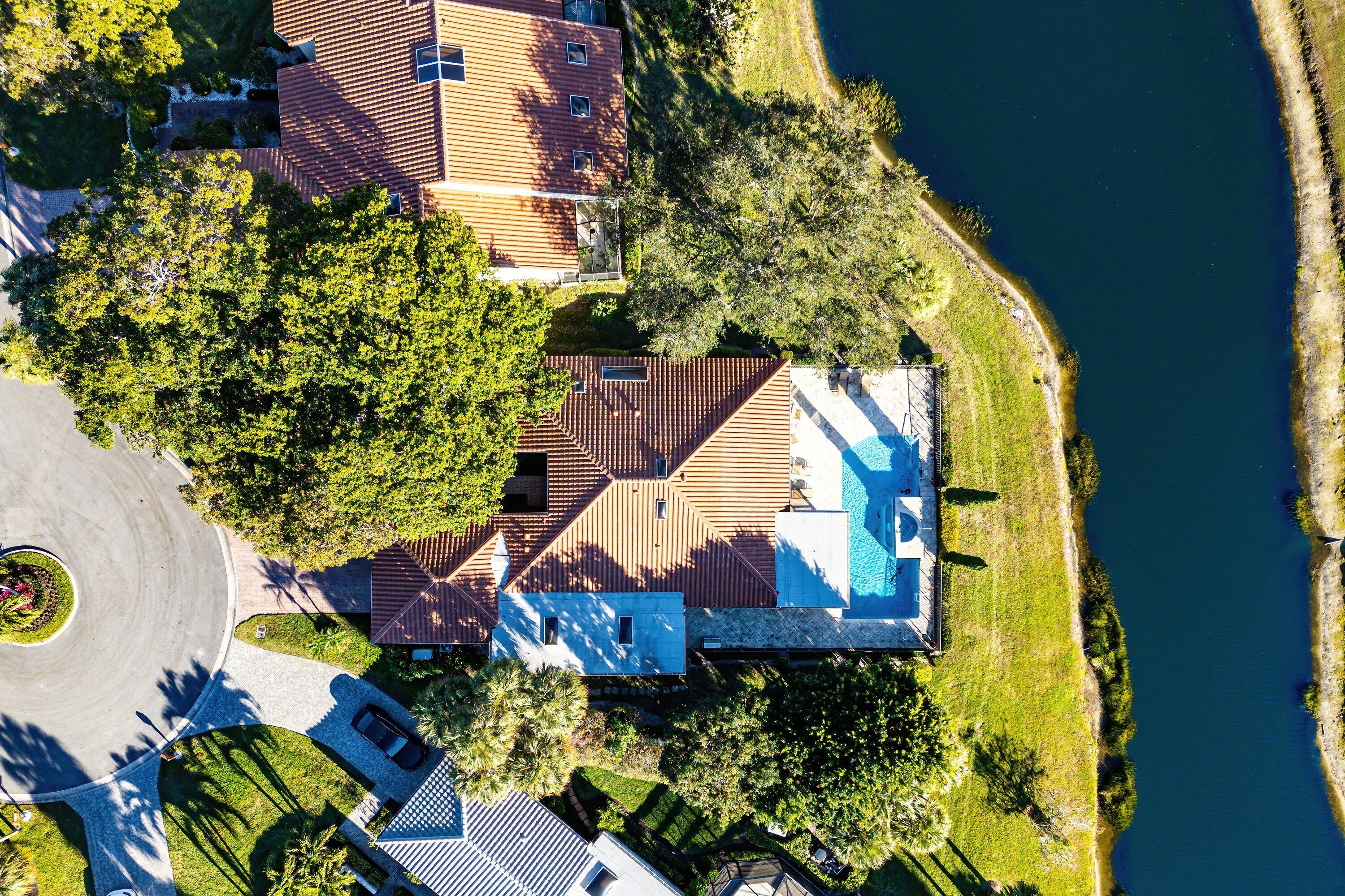 HAMPSHIRE AT HUNTERS RUN CONDO - Residential