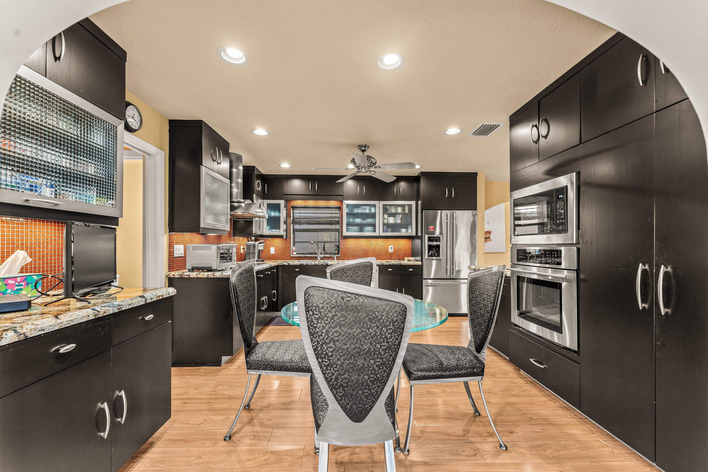 HAMPSHIRE AT HUNTERS RUN CONDO - Residential