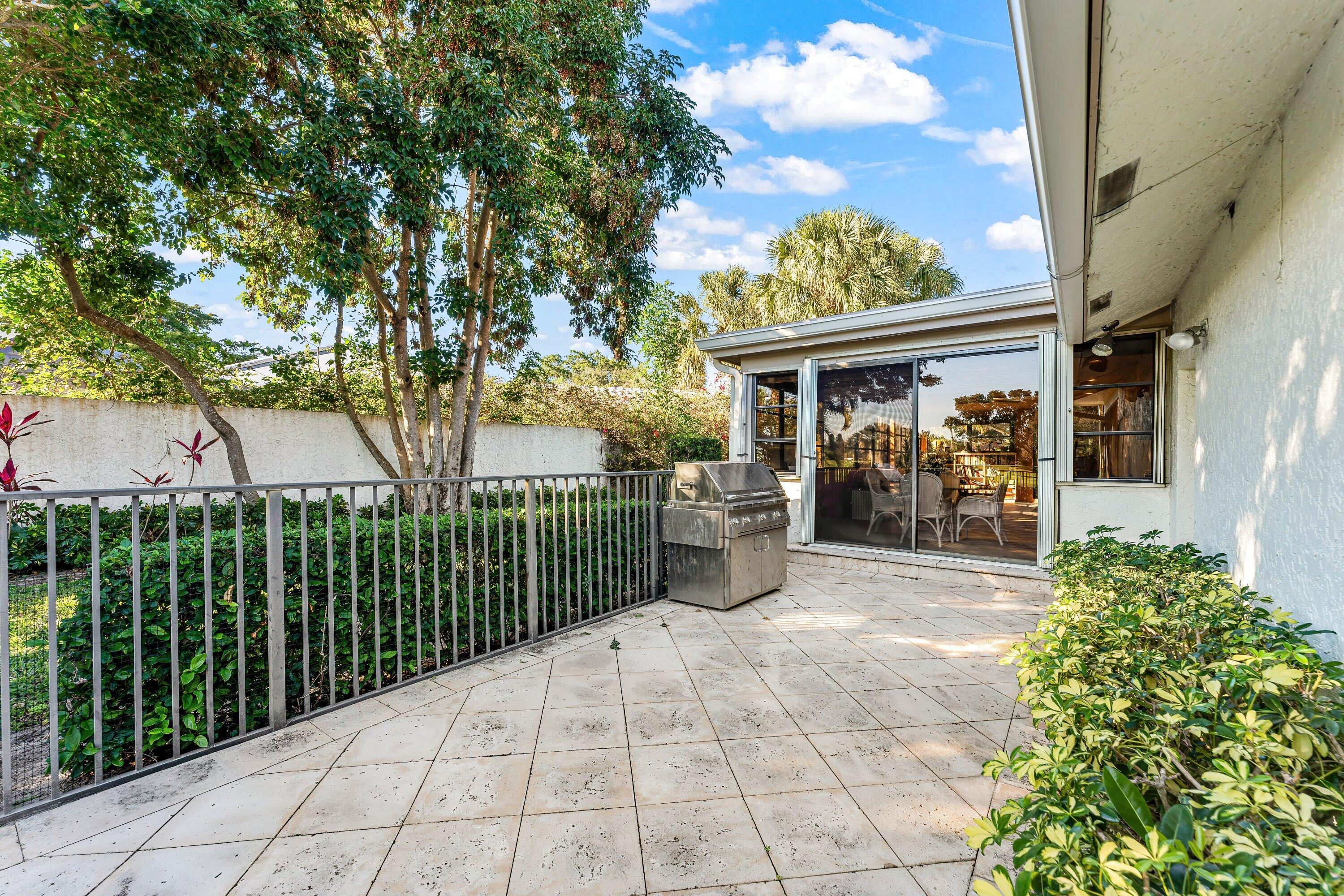 HAMPSHIRE AT HUNTERS RUN CONDO - Residential