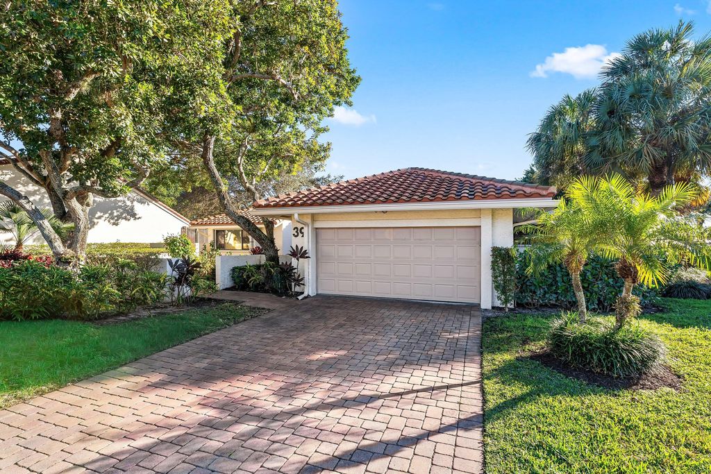 Photo of 39 Hampshire Lane, Boynton Beach, FL 33436 (MLS # R11162331)