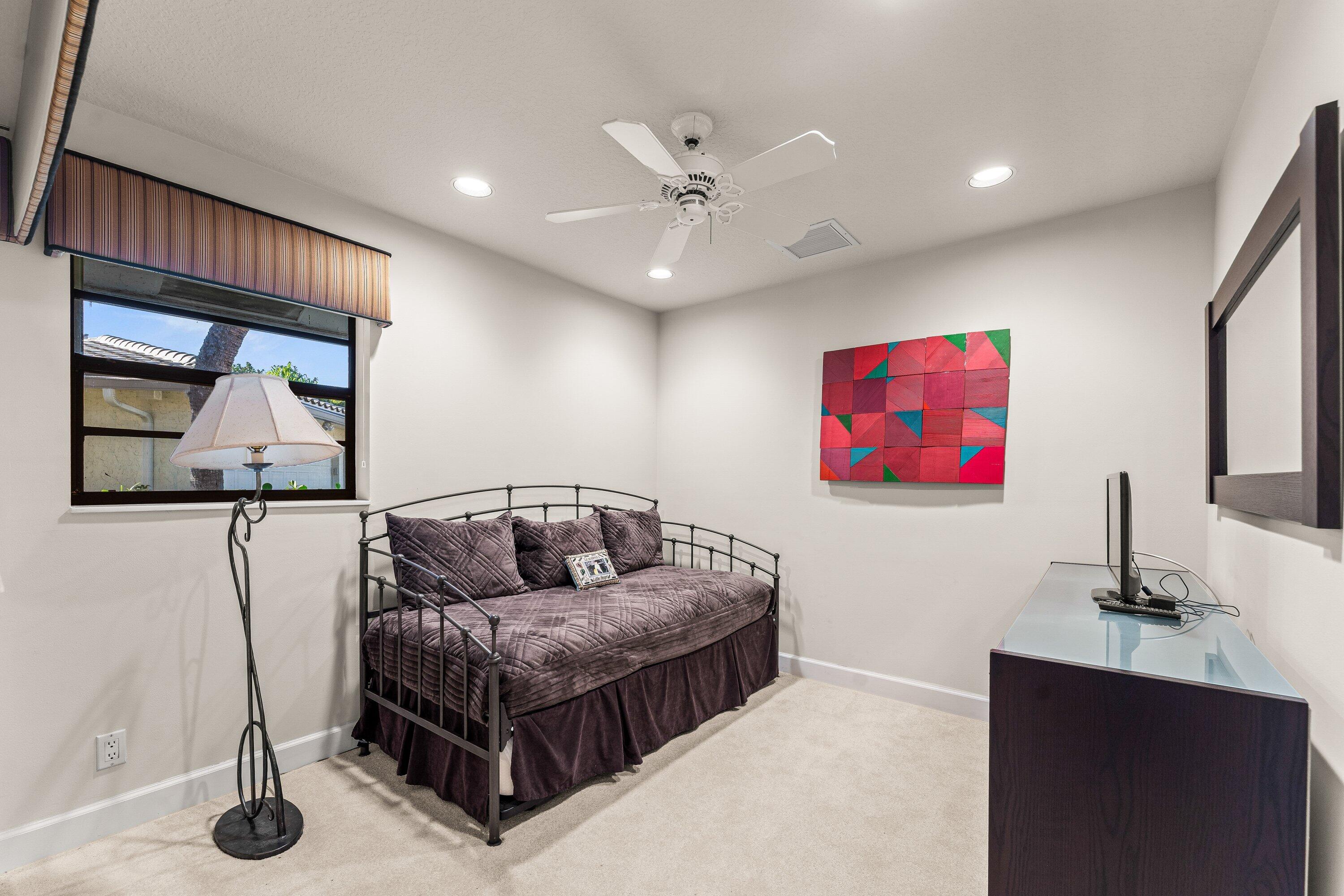 HAMPSHIRE AT HUNTERS RUN CONDO - Residential