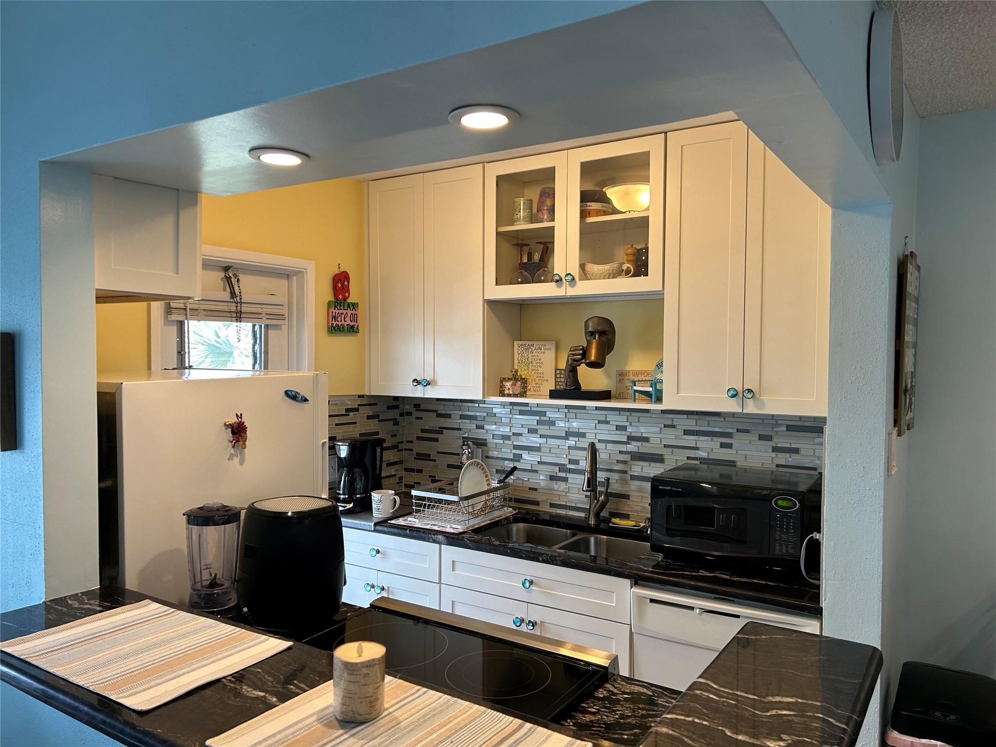 RIO MAR APTS - Residential