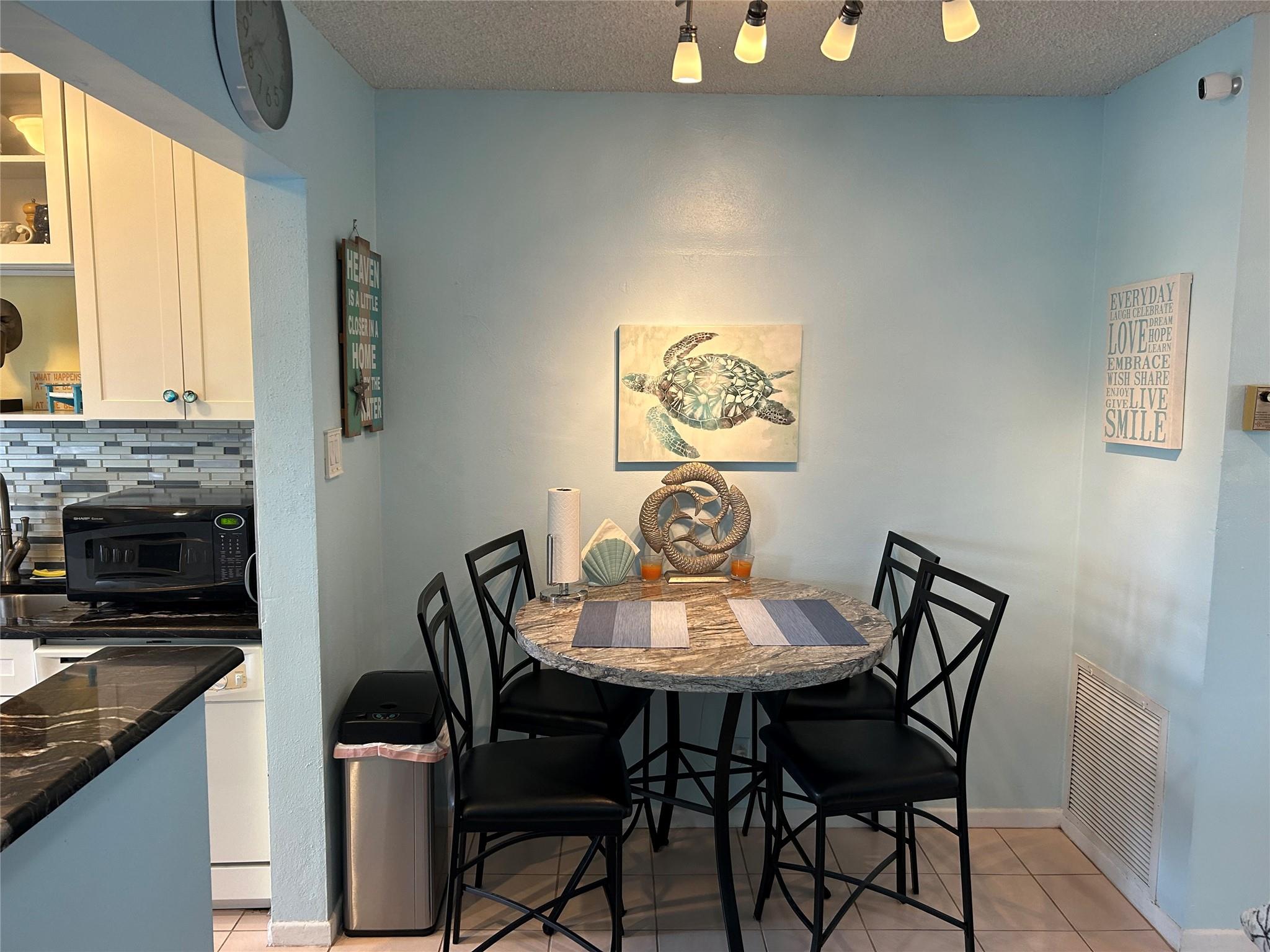 RIO MAR APTS - Residential